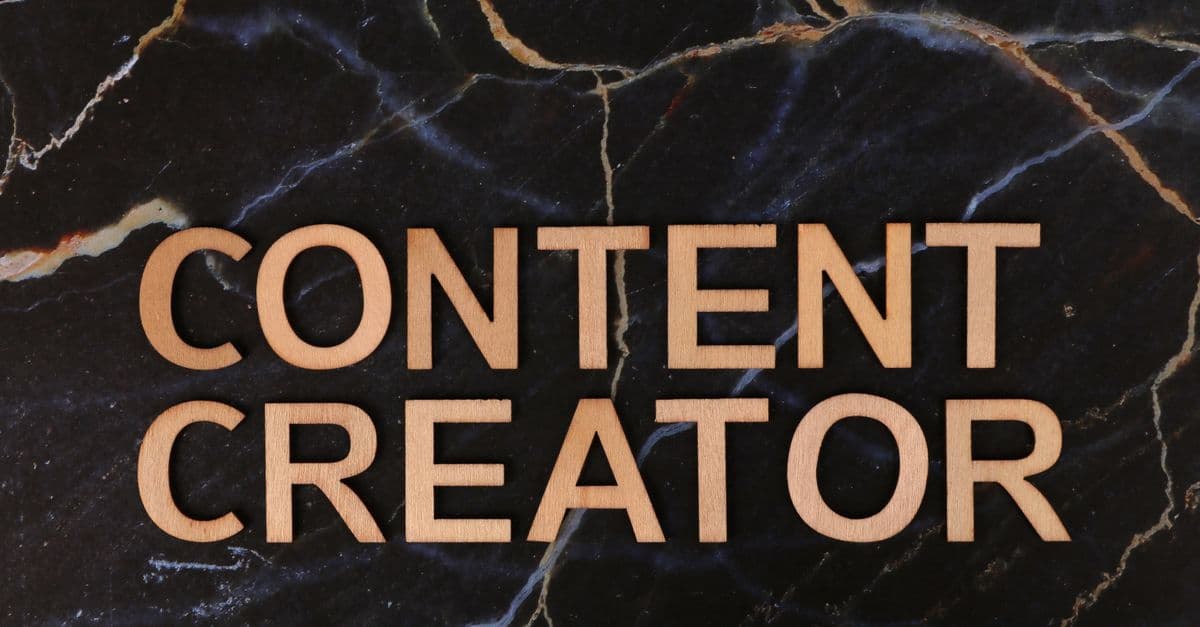 Cách viết CV cho vị trí content creator và social media — Người làm nội dung số cần hồ sơ như thế nào?