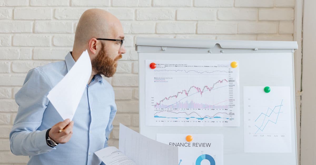 Mẫu CV cho ngành tài chính doanh nghiệp — Financial analyst và finance manager dùng layout nào?